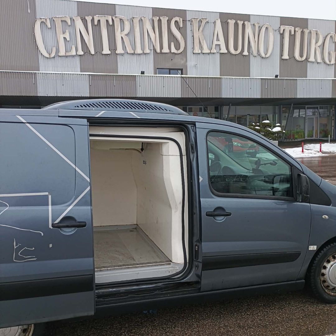 MIKROAUTOBUSAS SU ŠALDYTUVU