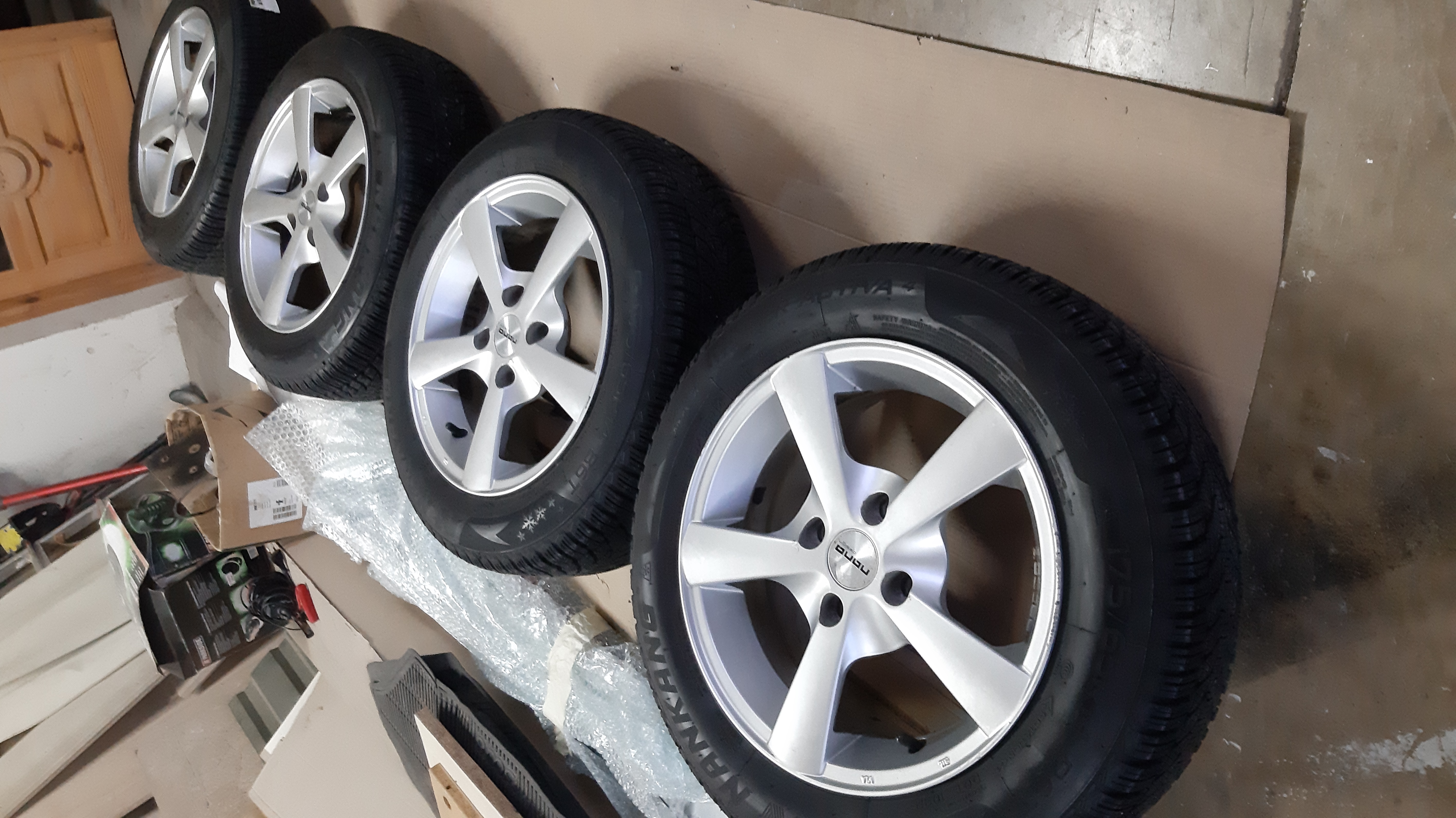 R14 ratlankiai su padangomis 4vnt