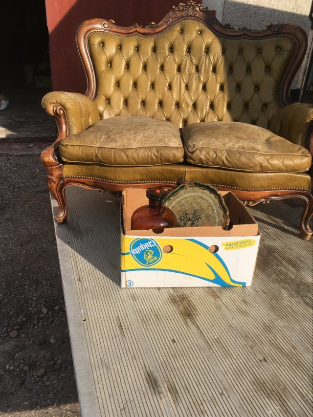 Sofa ir dėžė